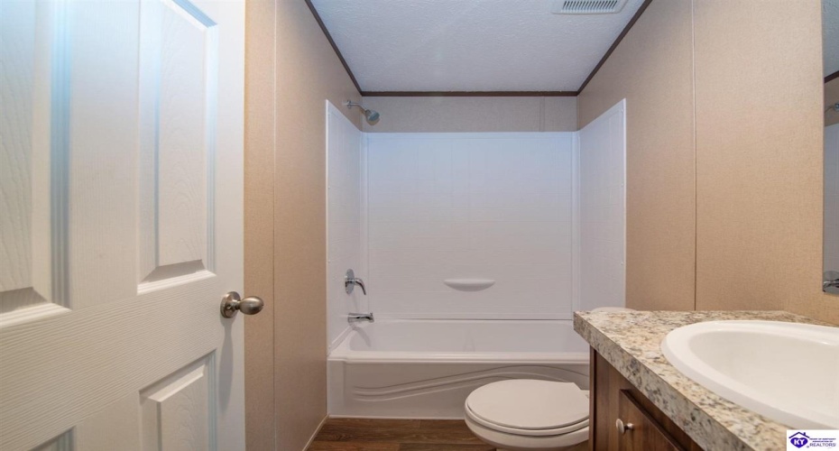 Dixie Highway, Upton, Kentucky 42784, ,2 BathroomsBathrooms,For Sale,Dixie Highway,HK24004061