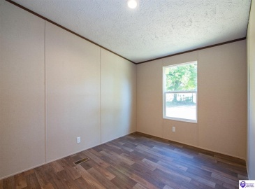 Dixie Highway, Upton, Kentucky 42784, ,2 BathroomsBathrooms,For Sale,Dixie Highway,HK24004061