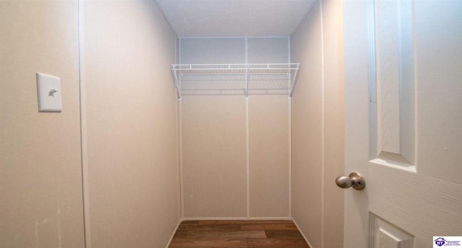 Dixie Highway, Upton, Kentucky 42784, ,2 BathroomsBathrooms,For Sale,Dixie Highway,HK24004061