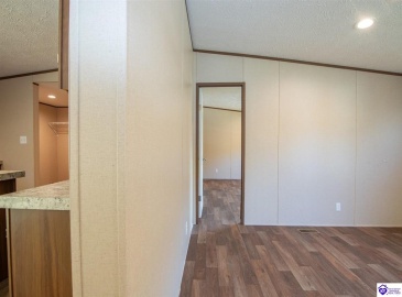 Dixie Highway, Upton, Kentucky 42784, ,2 BathroomsBathrooms,For Sale,Dixie Highway,HK24004061