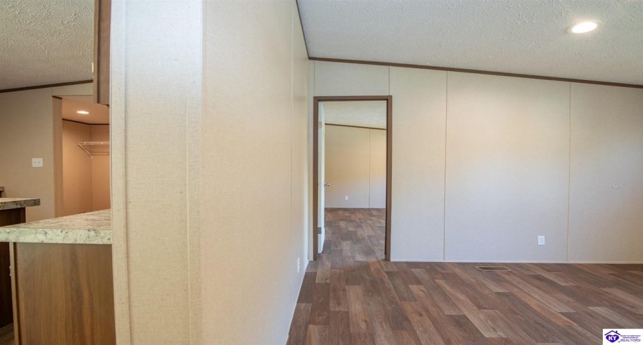 Dixie Highway, Upton, Kentucky 42784, ,2 BathroomsBathrooms,For Sale,Dixie Highway,HK24004061