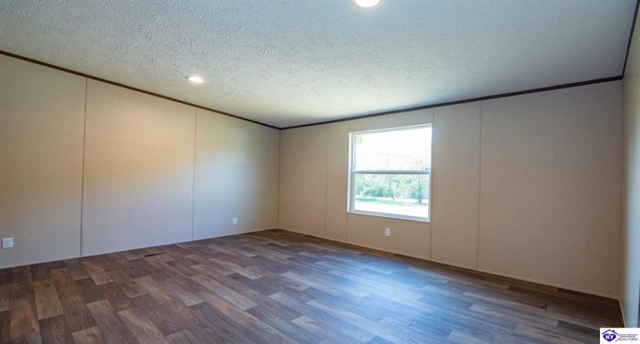 Dixie Highway, Upton, Kentucky 42784, ,2 BathroomsBathrooms,For Sale,Dixie Highway,HK24004061