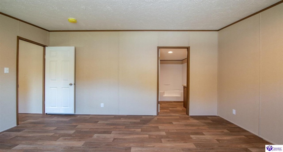 Dixie Highway, Upton, Kentucky 42784, ,2 BathroomsBathrooms,For Sale,Dixie Highway,HK24004061