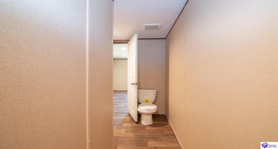 Dixie Highway, Upton, Kentucky 42784, ,2 BathroomsBathrooms,For Sale,Dixie Highway,HK24004061