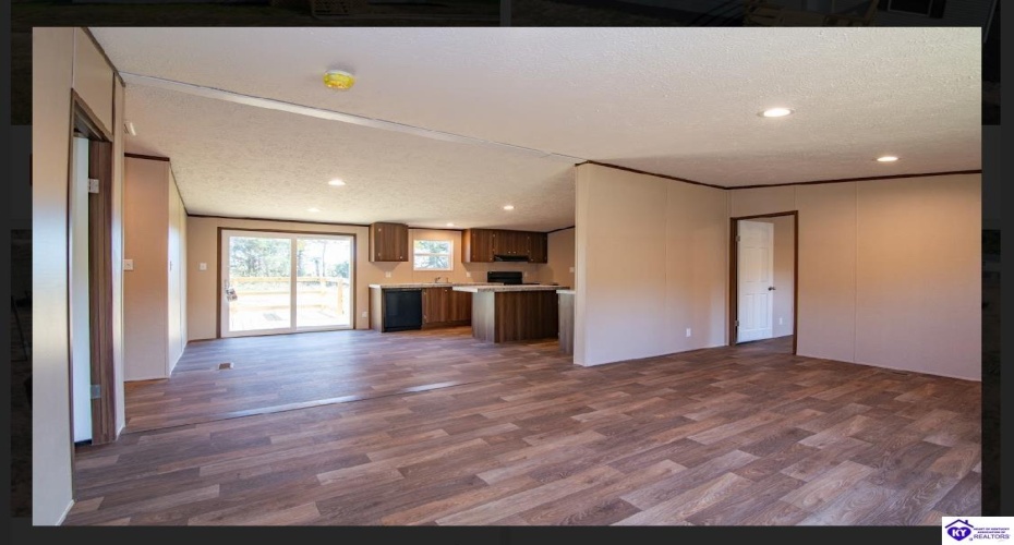 Dixie Highway, Upton, Kentucky 42784, ,2 BathroomsBathrooms,For Sale,Dixie Highway,HK24004065