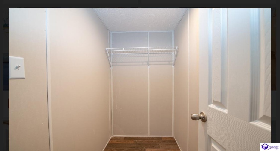 Dixie Highway, Upton, Kentucky 42784, ,2 BathroomsBathrooms,For Sale,Dixie Highway,HK24004065