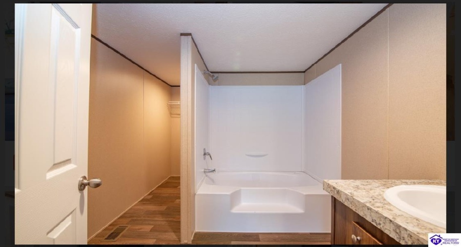 Dixie Highway, Upton, Kentucky 42784, ,2 BathroomsBathrooms,For Sale,Dixie Highway,HK24004065