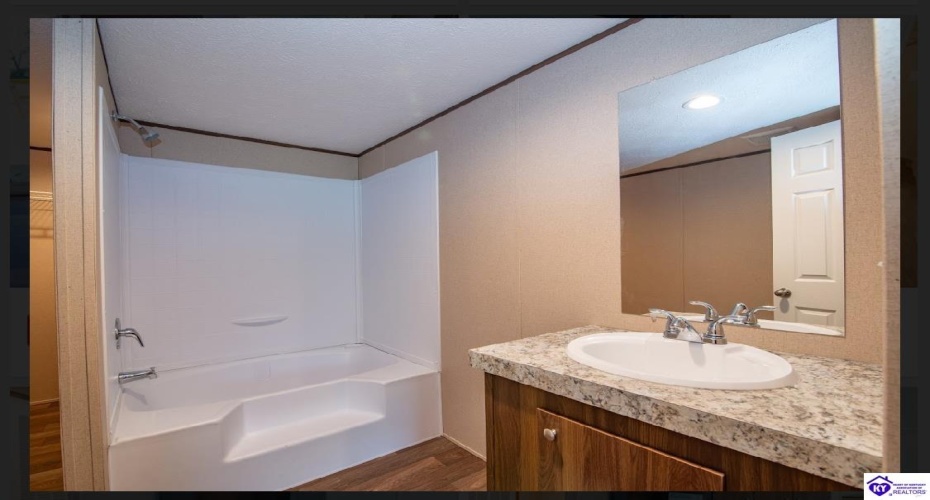 Dixie Highway, Upton, Kentucky 42784, ,2 BathroomsBathrooms,For Sale,Dixie Highway,HK24004065