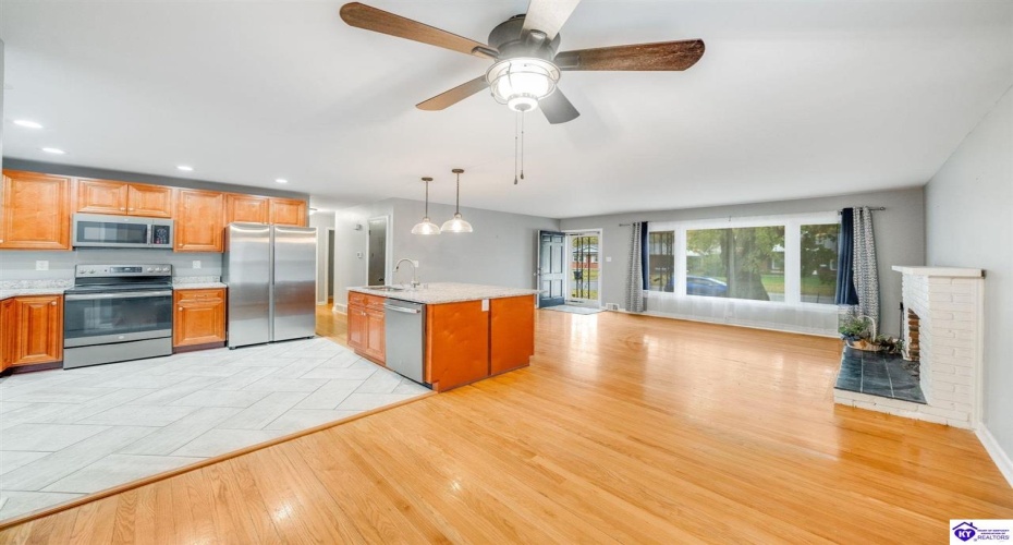 Dell Brooke Ave, Louisville, Kentucky 40220, ,3 BathroomsBathrooms,For Sale,Dell Brooke Ave,HK24004069