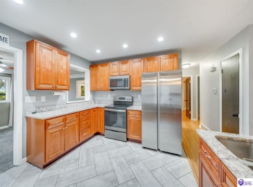 Dell Brooke Ave, Louisville, Kentucky 40220, ,3 BathroomsBathrooms,For Sale,Dell Brooke Ave,HK24004069