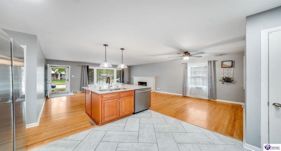 Dell Brooke Ave, Louisville, Kentucky 40220, ,3 BathroomsBathrooms,For Sale,Dell Brooke Ave,HK24004069