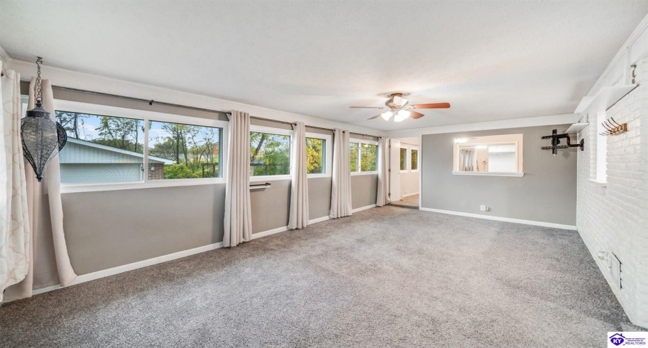 Dell Brooke Ave, Louisville, Kentucky 40220, ,3 BathroomsBathrooms,For Sale,Dell Brooke Ave,HK24004069