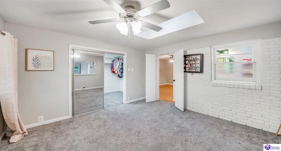 Dell Brooke Ave, Louisville, Kentucky 40220, ,3 BathroomsBathrooms,For Sale,Dell Brooke Ave,HK24004069