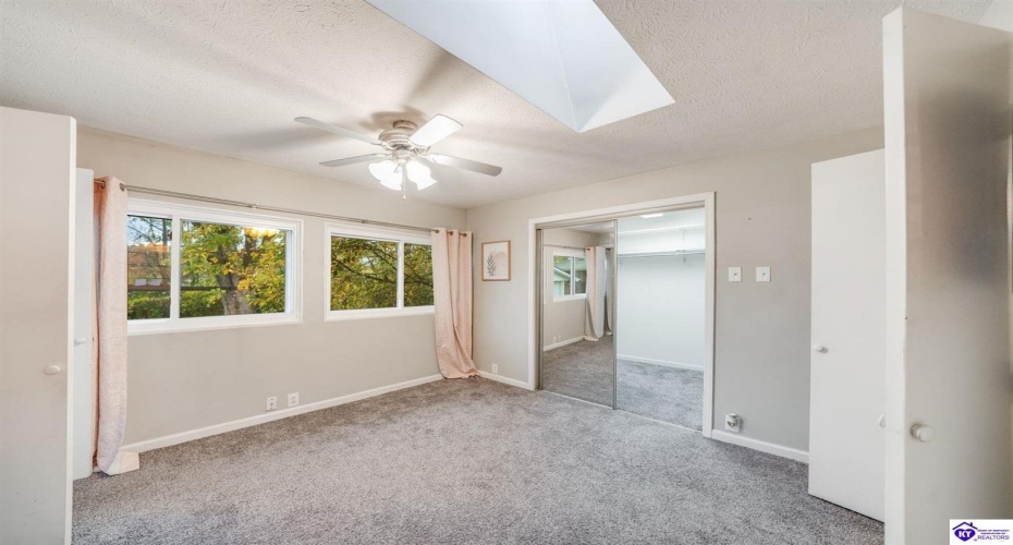 Dell Brooke Ave, Louisville, Kentucky 40220, ,3 BathroomsBathrooms,For Sale,Dell Brooke Ave,HK24004069