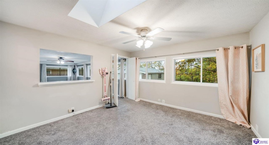 Dell Brooke Ave, Louisville, Kentucky 40220, ,3 BathroomsBathrooms,For Sale,Dell Brooke Ave,HK24004069