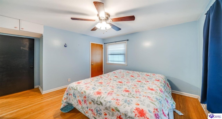 Dell Brooke Ave, Louisville, Kentucky 40220, ,3 BathroomsBathrooms,For Sale,Dell Brooke Ave,HK24004069