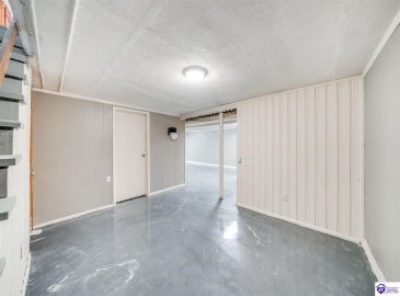 Dell Brooke Ave, Louisville, Kentucky 40220, ,3 BathroomsBathrooms,For Sale,Dell Brooke Ave,HK24004069