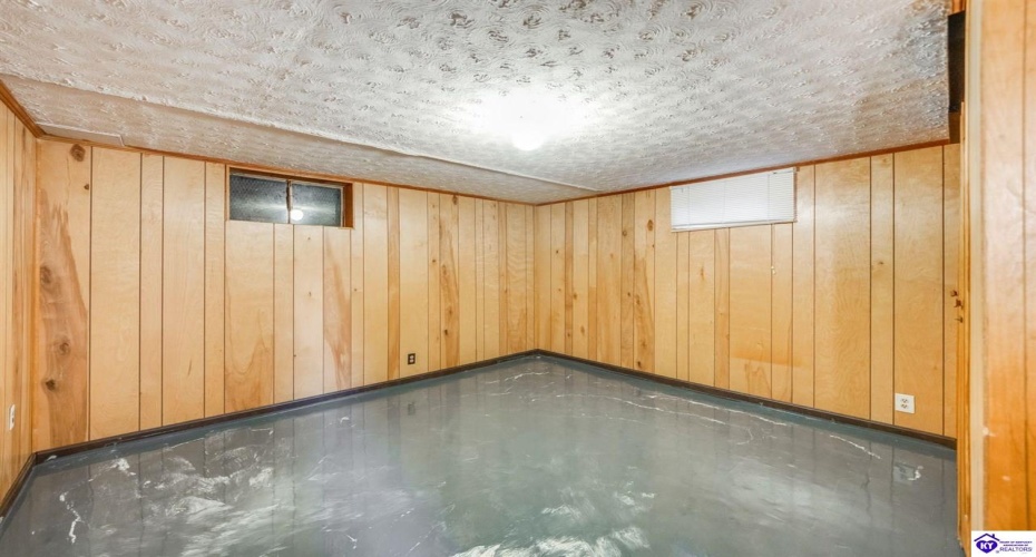 Dell Brooke Ave, Louisville, Kentucky 40220, ,3 BathroomsBathrooms,For Sale,Dell Brooke Ave,HK24004069