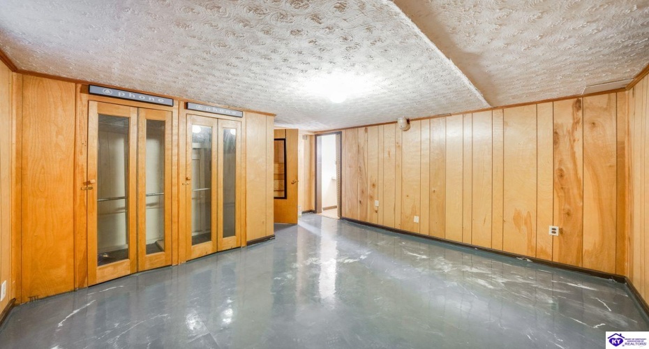 Dell Brooke Ave, Louisville, Kentucky 40220, ,3 BathroomsBathrooms,For Sale,Dell Brooke Ave,HK24004069