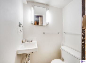 Dell Brooke Ave, Louisville, Kentucky 40220, ,3 BathroomsBathrooms,For Sale,Dell Brooke Ave,HK24004069