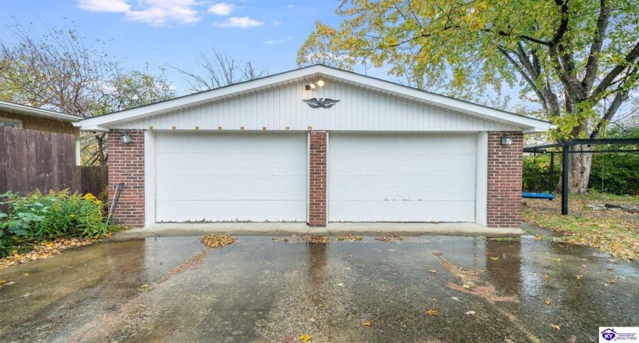 Dell Brooke Ave, Louisville, Kentucky 40220, ,3 BathroomsBathrooms,For Sale,Dell Brooke Ave,HK24004069