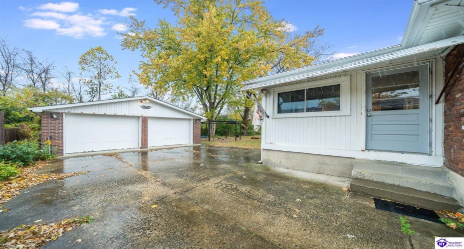 Dell Brooke Ave, Louisville, Kentucky 40220, ,3 BathroomsBathrooms,For Sale,Dell Brooke Ave,HK24004069