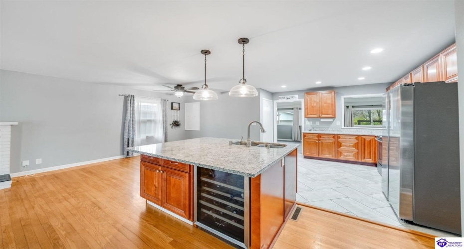 Dell Brooke Ave, Louisville, Kentucky 40220, ,3 BathroomsBathrooms,For Sale,Dell Brooke Ave,HK24004069