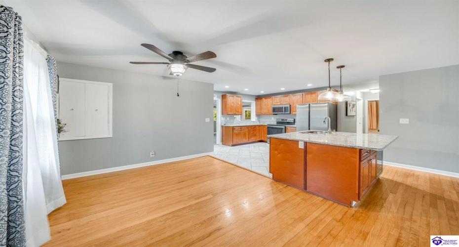 Dell Brooke Ave, Louisville, Kentucky 40220, ,3 BathroomsBathrooms,For Sale,Dell Brooke Ave,HK24004069