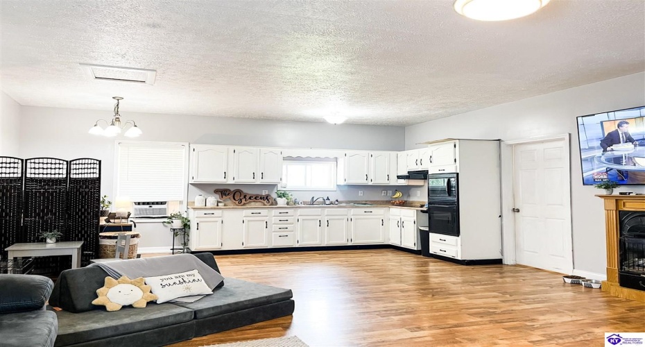 Leitchfield Loop Road, Cecilia, Kentucky 42724, ,3 BathroomsBathrooms,For Sale,Leitchfield Loop Road,HK24004071