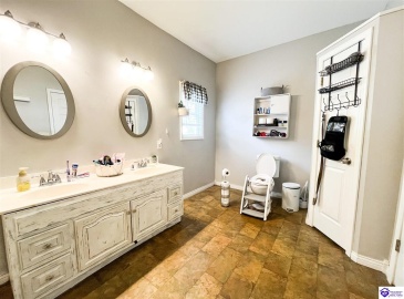 Leitchfield Loop Road, Cecilia, Kentucky 42724, ,3 BathroomsBathrooms,For Sale,Leitchfield Loop Road,HK24004071