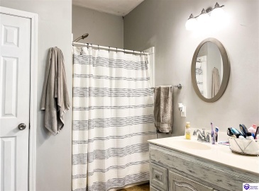 Leitchfield Loop Road, Cecilia, Kentucky 42724, ,3 BathroomsBathrooms,For Sale,Leitchfield Loop Road,HK24004071