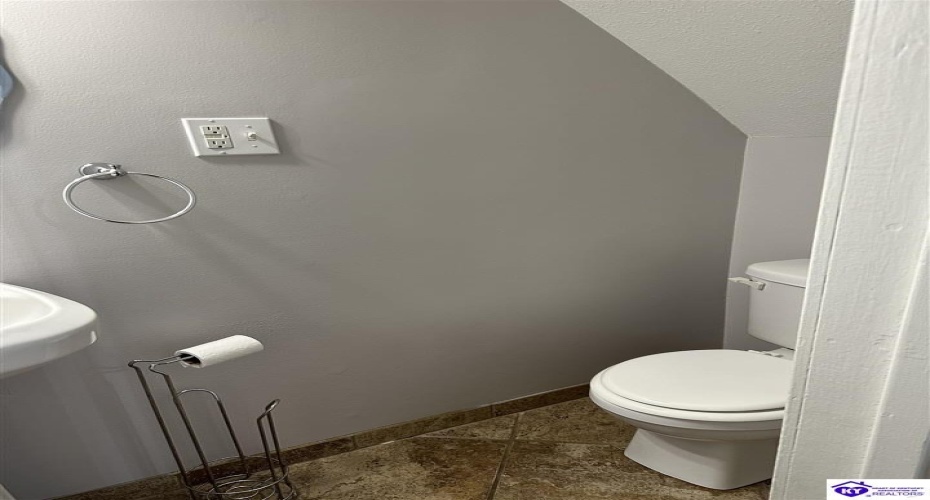 Leitchfield Loop Road, Cecilia, Kentucky 42724, ,3 BathroomsBathrooms,For Sale,Leitchfield Loop Road,HK24004071