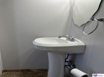 Leitchfield Loop Road, Cecilia, Kentucky 42724, ,3 BathroomsBathrooms,For Sale,Leitchfield Loop Road,HK24004071