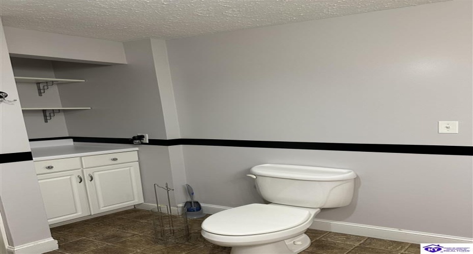 Leitchfield Loop Road, Cecilia, Kentucky 42724, ,3 BathroomsBathrooms,For Sale,Leitchfield Loop Road,HK24004071