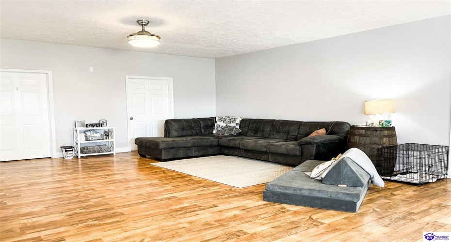 Leitchfield Loop Road, Cecilia, Kentucky 42724, ,3 BathroomsBathrooms,For Sale,Leitchfield Loop Road,HK24004071