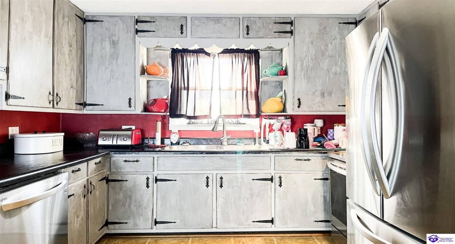 Leitchfield Loop Road, Cecilia, Kentucky 42724, ,3 BathroomsBathrooms,For Sale,Leitchfield Loop Road,HK24004071