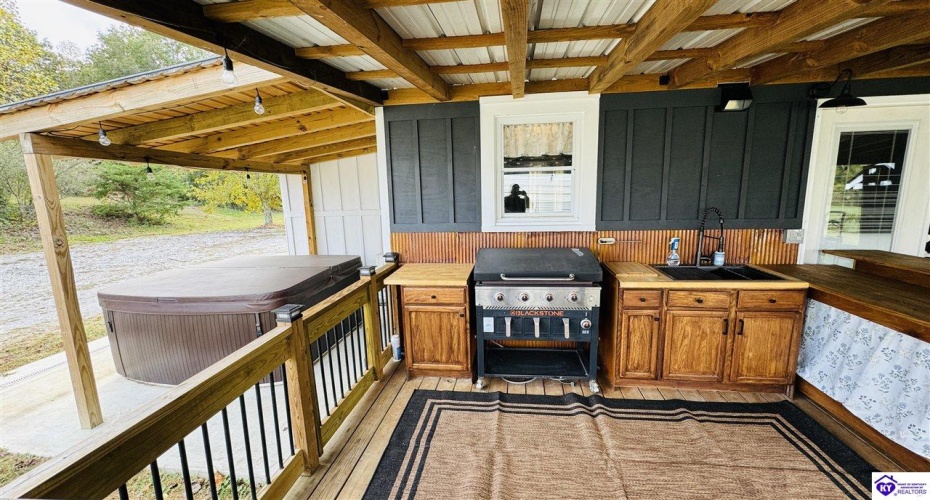 Bowling Green Road, Caneyville, Kentucky 42721, ,2 BathroomsBathrooms,For Sale,Bowling Green Road,HK24004072