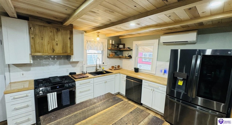 Bowling Green Road, Caneyville, Kentucky 42721, ,2 BathroomsBathrooms,For Sale,Bowling Green Road,HK24004072