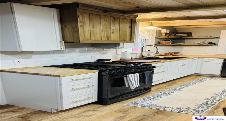 Bowling Green Road, Caneyville, Kentucky 42721, ,2 BathroomsBathrooms,For Sale,Bowling Green Road,HK24004072