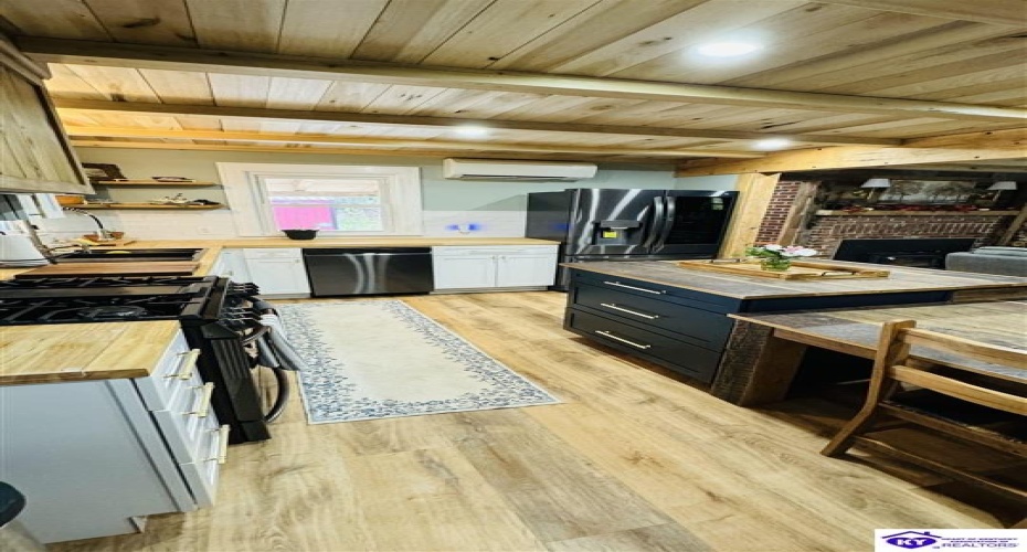 Bowling Green Road, Caneyville, Kentucky 42721, ,2 BathroomsBathrooms,For Sale,Bowling Green Road,HK24004072