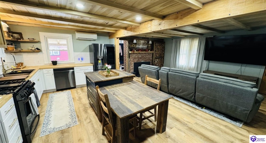 Bowling Green Road, Caneyville, Kentucky 42721, ,2 BathroomsBathrooms,For Sale,Bowling Green Road,HK24004072