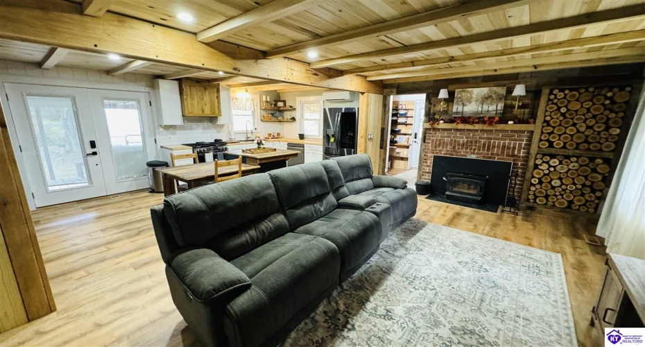 Bowling Green Road, Caneyville, Kentucky 42721, ,2 BathroomsBathrooms,For Sale,Bowling Green Road,HK24004072