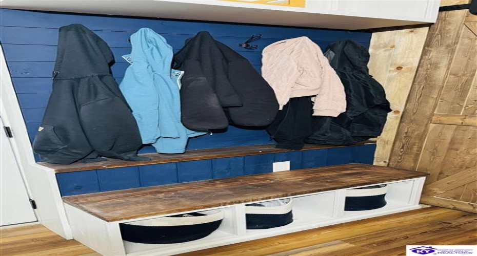 Bowling Green Road, Caneyville, Kentucky 42721, ,2 BathroomsBathrooms,For Sale,Bowling Green Road,HK24004072