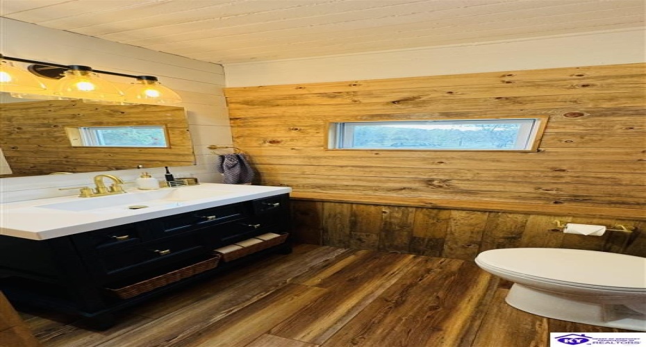 Bowling Green Road, Caneyville, Kentucky 42721, ,2 BathroomsBathrooms,For Sale,Bowling Green Road,HK24004072