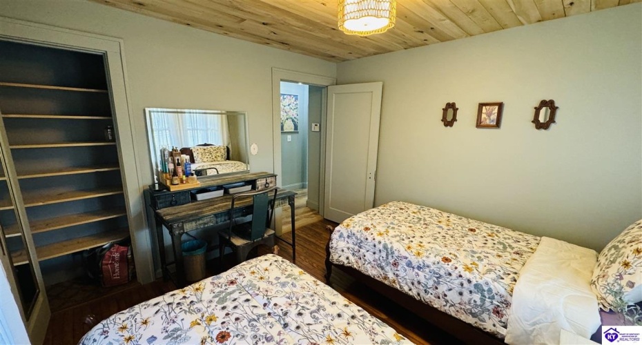 Bowling Green Road, Caneyville, Kentucky 42721, ,2 BathroomsBathrooms,For Sale,Bowling Green Road,HK24004072