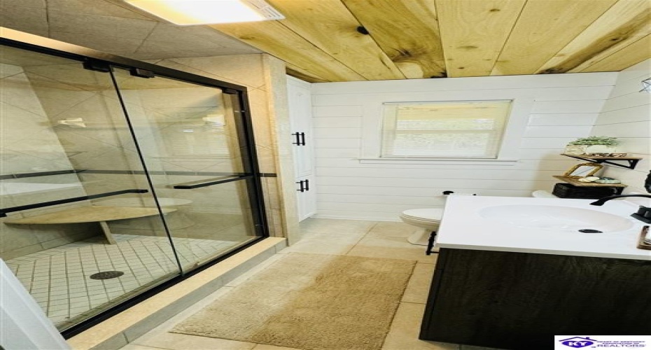 Bowling Green Road, Caneyville, Kentucky 42721, ,2 BathroomsBathrooms,For Sale,Bowling Green Road,HK24004072