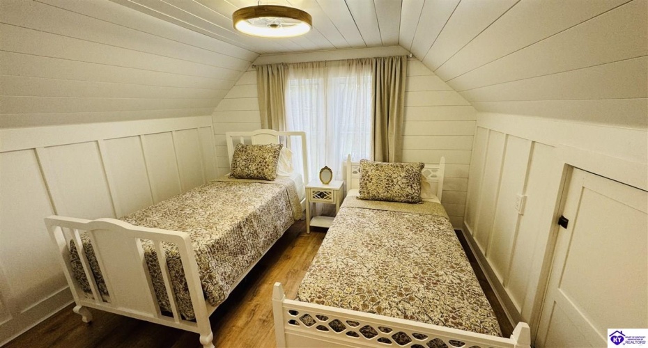 Bowling Green Road, Caneyville, Kentucky 42721, ,2 BathroomsBathrooms,For Sale,Bowling Green Road,HK24004072