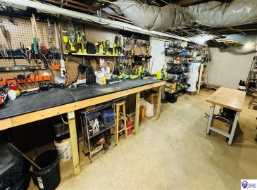 Bowling Green Road, Caneyville, Kentucky 42721, ,2 BathroomsBathrooms,For Sale,Bowling Green Road,HK24004072