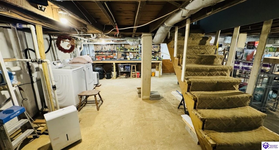 Bowling Green Road, Caneyville, Kentucky 42721, ,2 BathroomsBathrooms,For Sale,Bowling Green Road,HK24004072