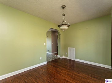 Clubhouse Lane, Glasgow, Kentucky 42141, ,2 BathroomsBathrooms,For Sale,Clubhouse Lane,HK24004075